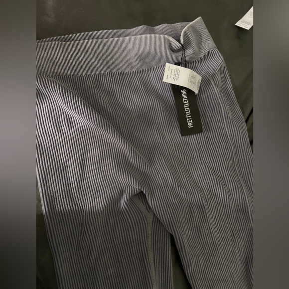 Set - Picture 2 of 4